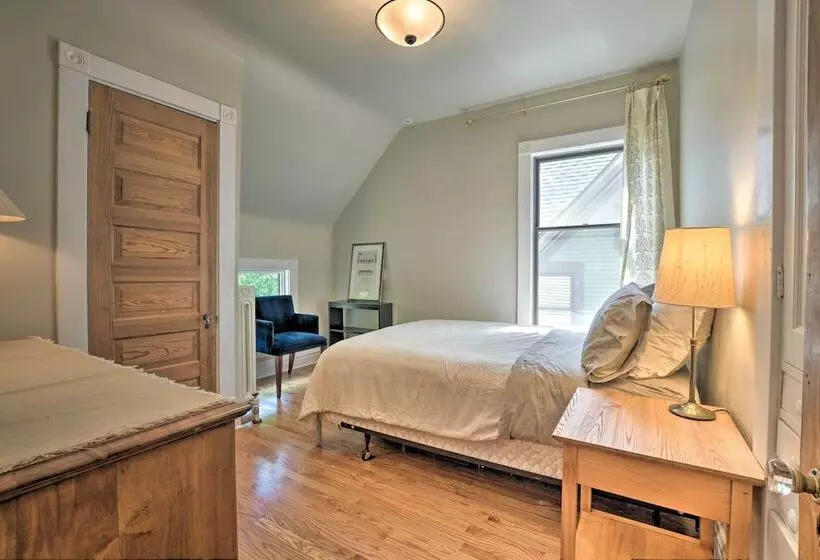 Classic Oak Park Home, 11 Mi To Downtown Chicago!