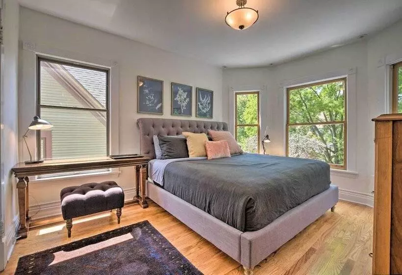 Classic Oak Park Home, 11 Mi To Downtown Chicago!