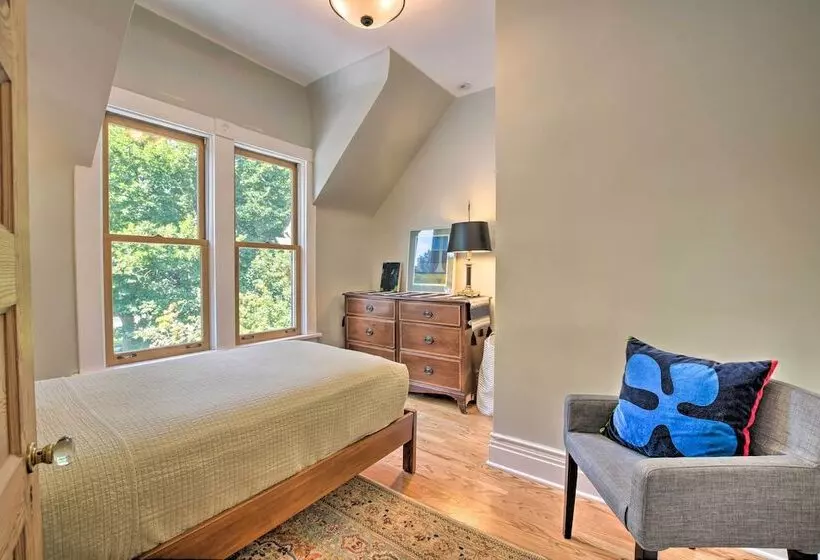 Classic Oak Park Home, 11 Mi To Downtown Chicago!