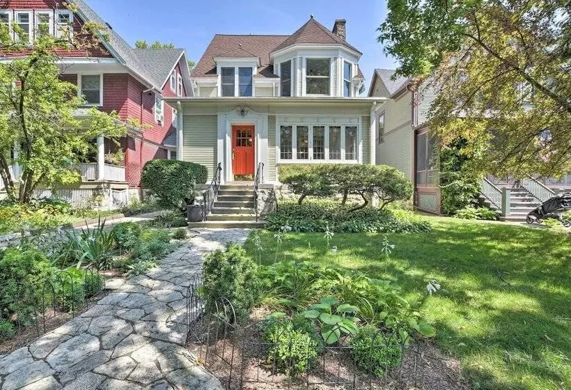 Classic Oak Park Home, 11 Mi To Downtown Chicago!
