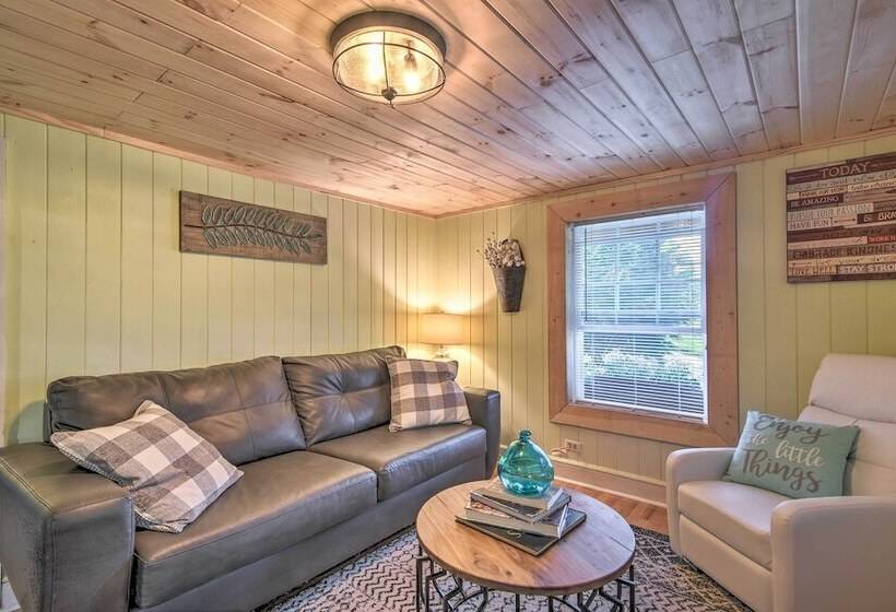 Cozy Candler Cottage   11 Mi To Dt Asheville!