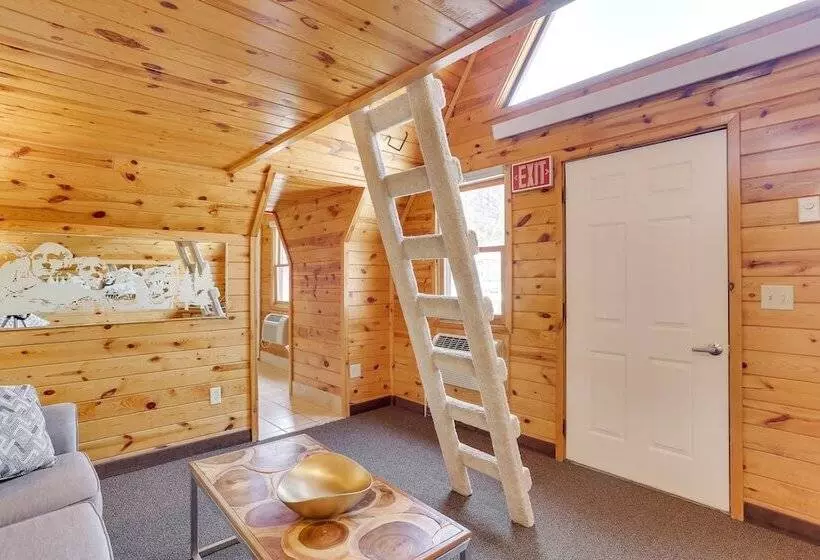 Cozy Keystone Cabin: Hot Tub, 3 Mi To Mt Rushmore!