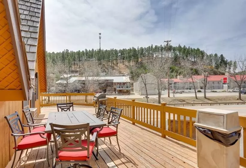 Cozy Keystone Cabin: Hot Tub, 3 Mi To Mt Rushmore!