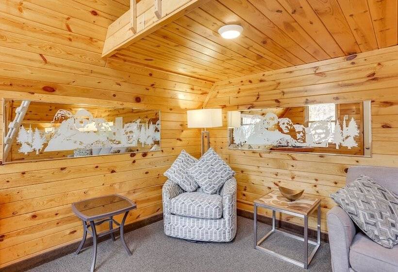 Cozy Keystone Cabin: Hot Tub, 3 Mi To Mt Rushmore!
