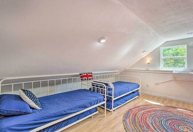 Tool Waterfront Home W/ Hot Tub & Fire Pit!