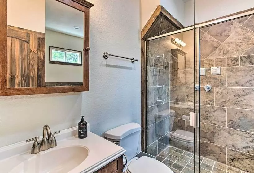 Tool Waterfront Home W/ Hot Tub & Fire Pit!