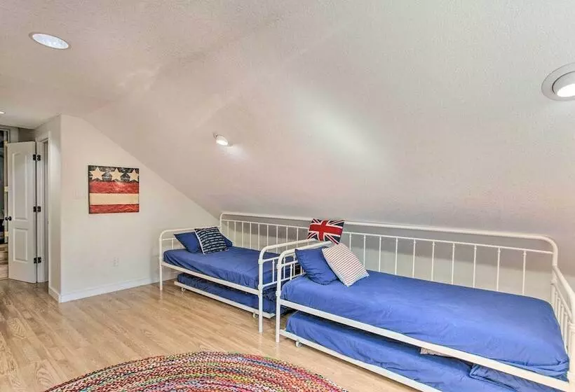 Tool Waterfront Home W/ Hot Tub & Fire Pit!