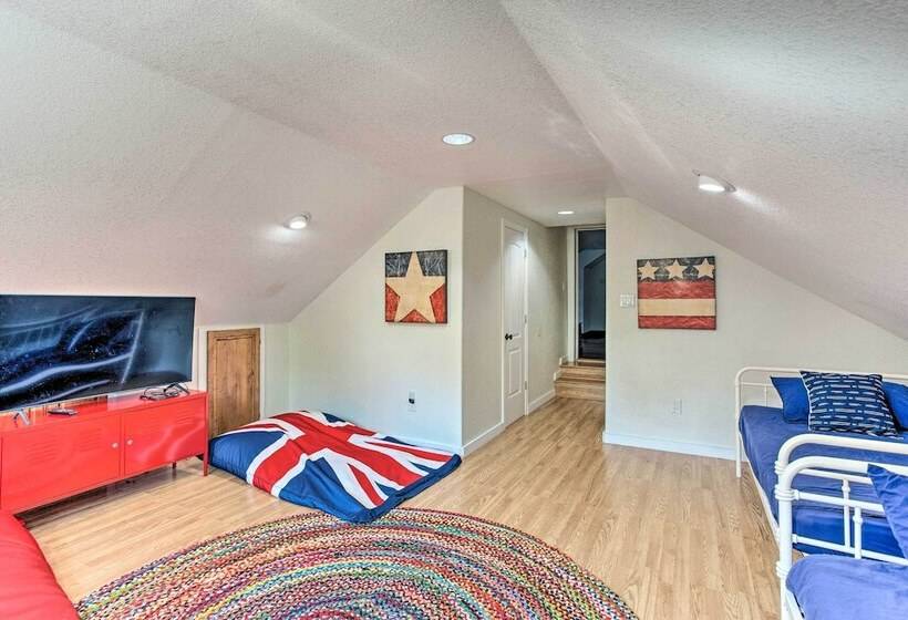 Tool Waterfront Home W/ Hot Tub & Fire Pit!