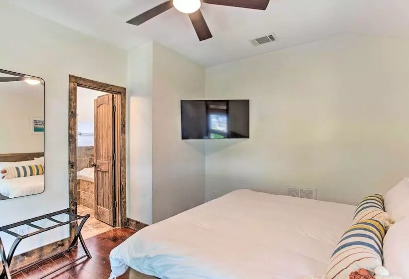 Tool Waterfront Home W/ Hot Tub & Fire Pit!