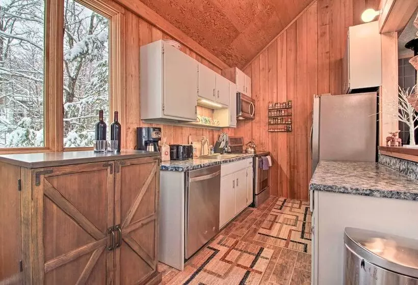 Walk To Ski Trails: Ludlow Home On Okemo Mountain!