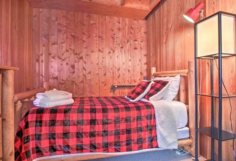 Walk To Ski Trails: Ludlow Home On Okemo Mountain!