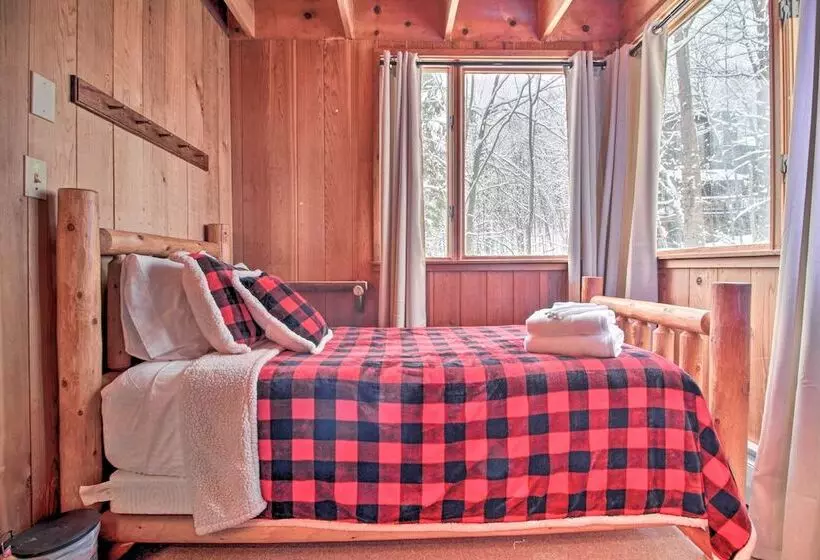 Walk To Ski Trails: Ludlow Home On Okemo Mountain!