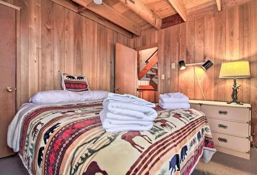 Walk To Ski Trails: Ludlow Home On Okemo Mountain!