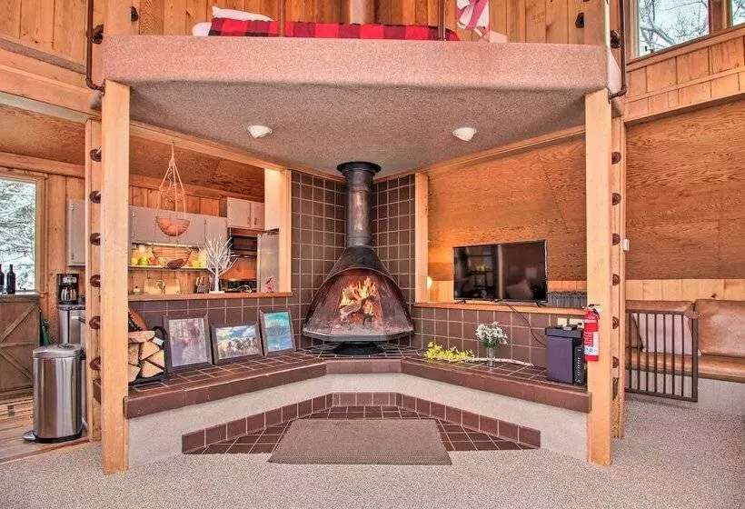 Walk To Ski Trails: Ludlow Home On Okemo Mountain!