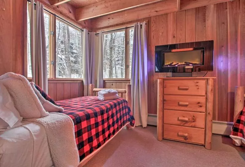 Walk To Ski Trails: Ludlow Home On Okemo Mountain!