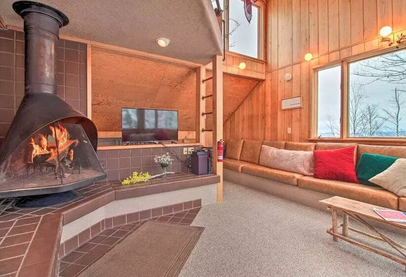 Walk To Ski Trails: Ludlow Home On Okemo Mountain!