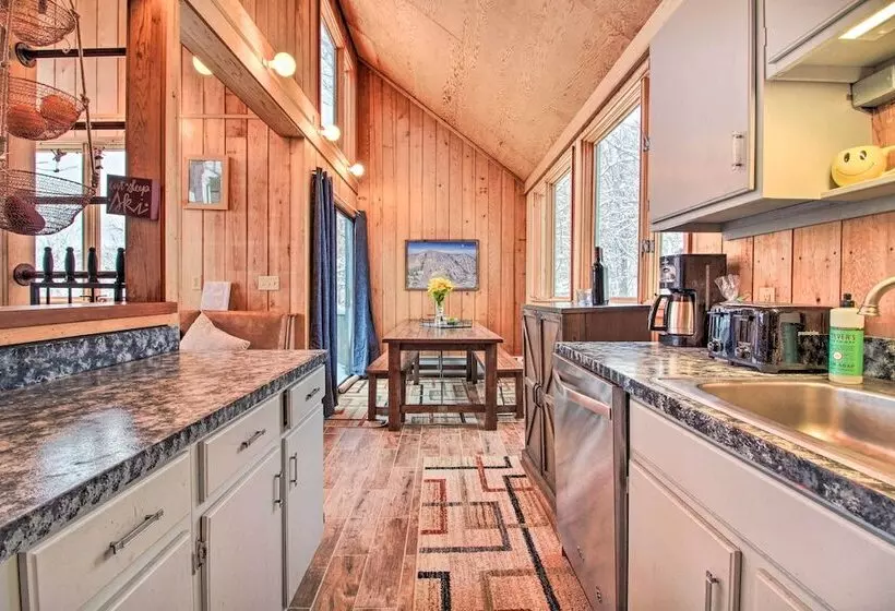 Walk To Ski Trails: Ludlow Home On Okemo Mountain!