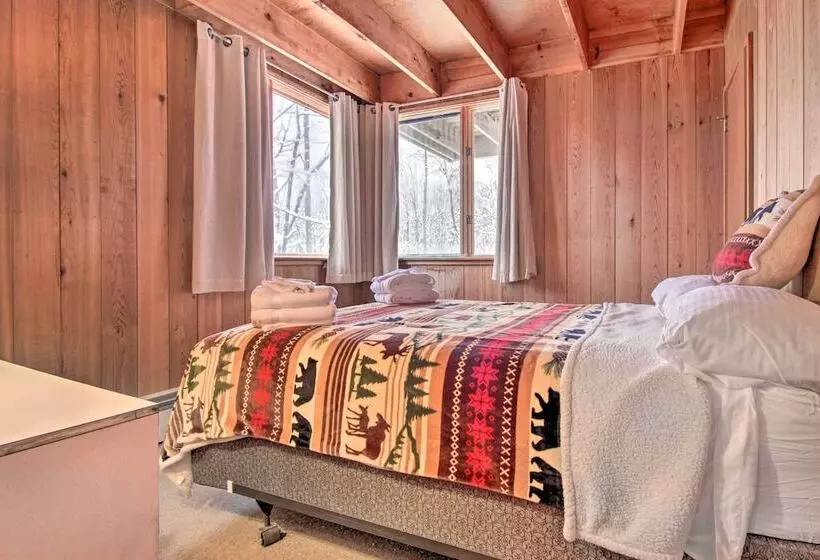 Walk To Ski Trails: Ludlow Home On Okemo Mountain!