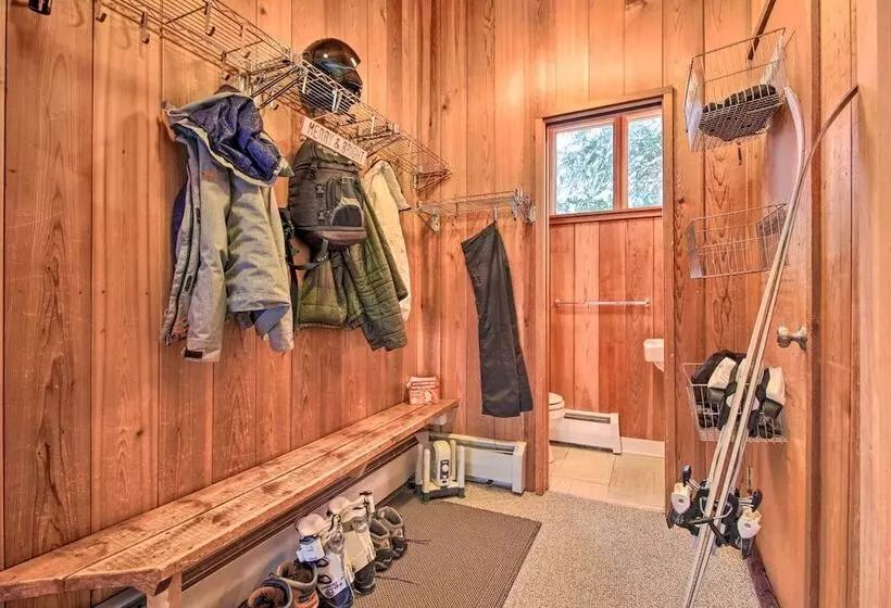Walk To Ski Trails: Ludlow Home On Okemo Mountain!
