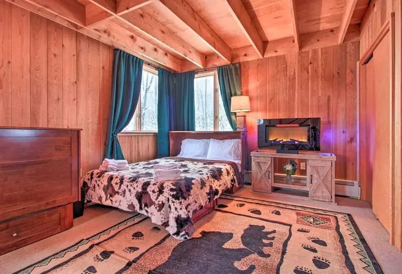 Walk To Ski Trails: Ludlow Home On Okemo Mountain!