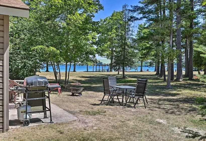 Rustic Suttons Bay Cottage: Shared Dock & Fire Pit