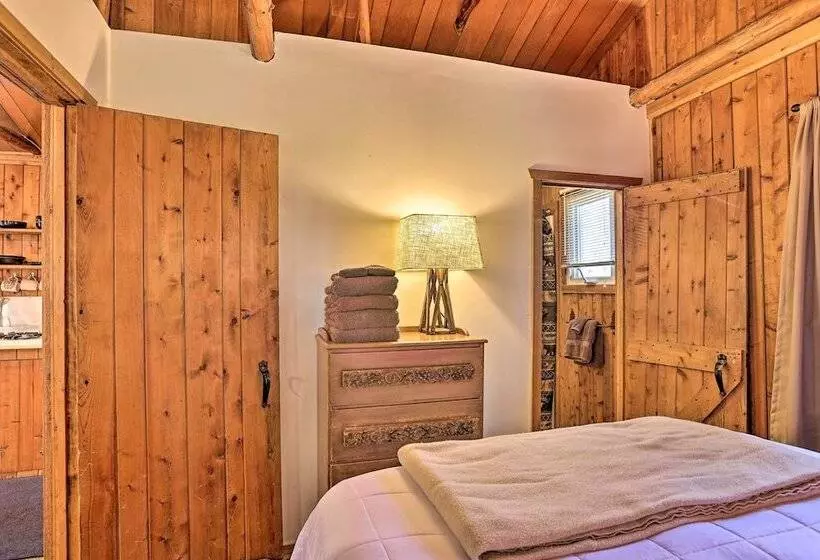 Rustic Suttons Bay Cottage: Shared Dock & Fire Pit