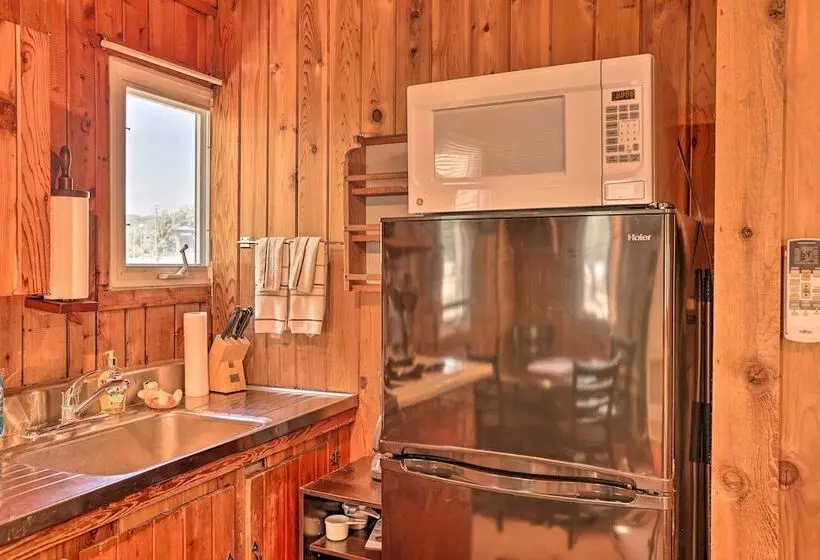 Rustic Suttons Bay Cottage: Shared Dock & Fire Pit