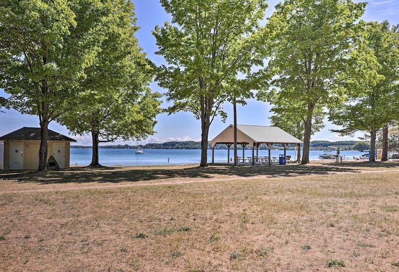 Rustic Suttons Bay Cottage: Shared Dock & Fire Pit