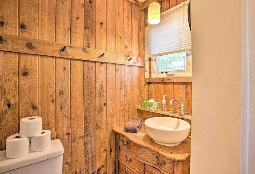 Rustic Suttons Bay Cottage: Shared Dock & Fire Pit