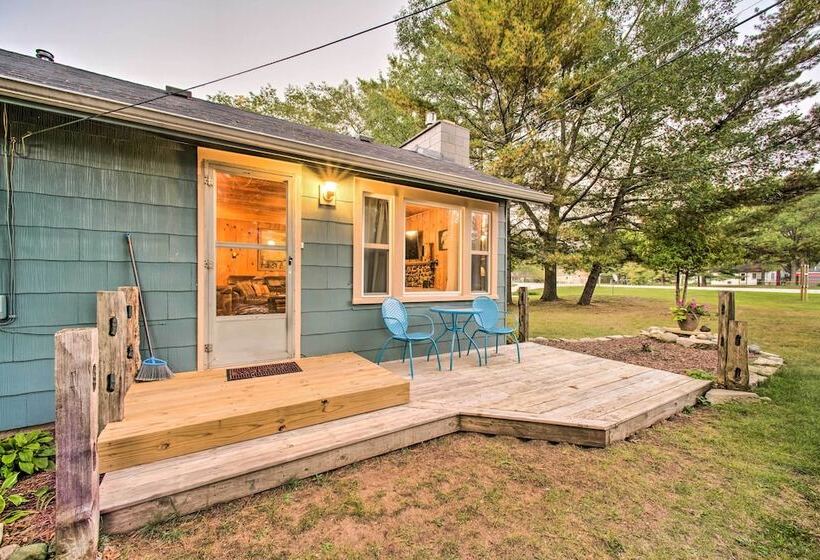 East Tawas Cabin W/ Deck, Backyard & Fire Pit!
