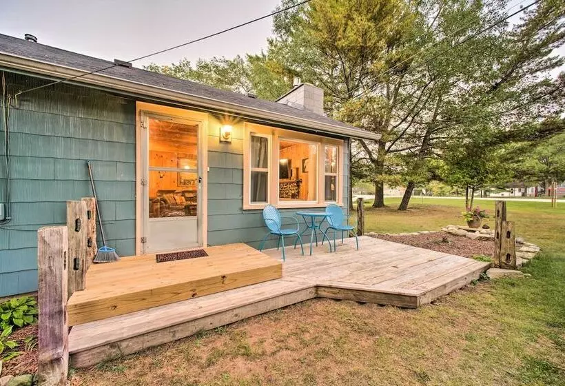 East Tawas Cabin W/ Deck, Backyard & Fire Pit!