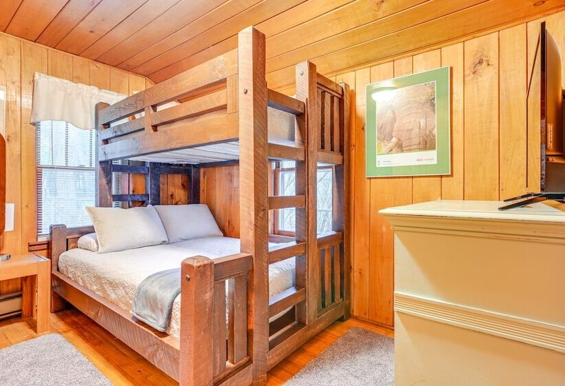 East Tawas Cabin W/ Deck, Backyard & Fire Pit!