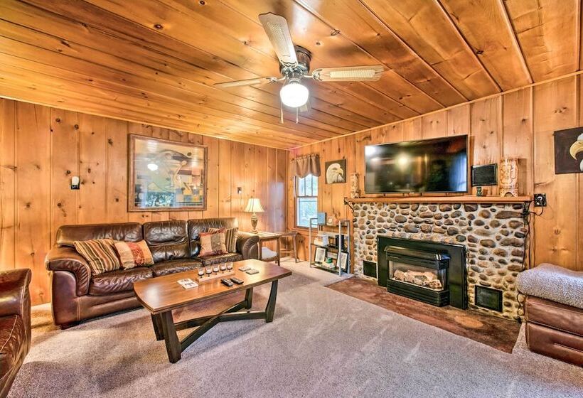East Tawas Cabin W/ Deck, Backyard & Fire Pit!
