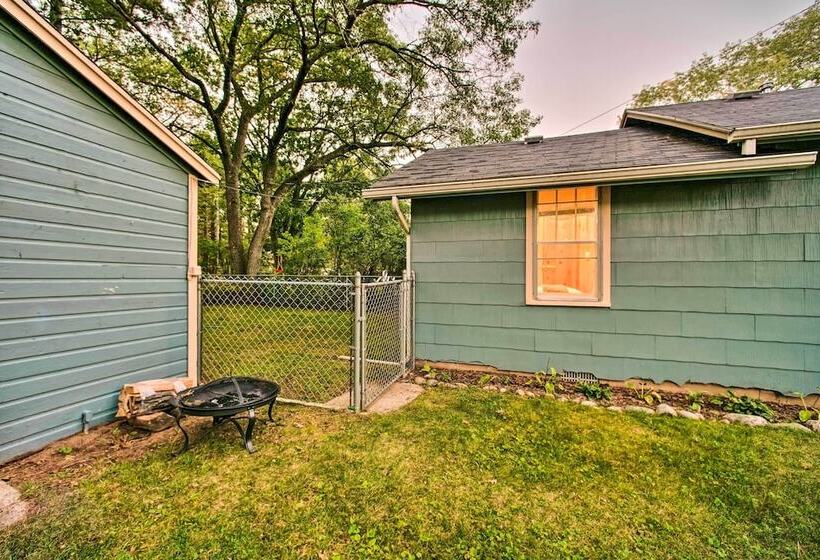 East Tawas Cabin W/ Deck, Backyard & Fire Pit!