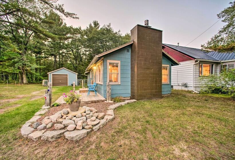 East Tawas Cabin W/ Deck, Backyard & Fire Pit!