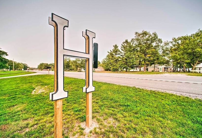 East Tawas Cabin W/ Deck, Backyard & Fire Pit!