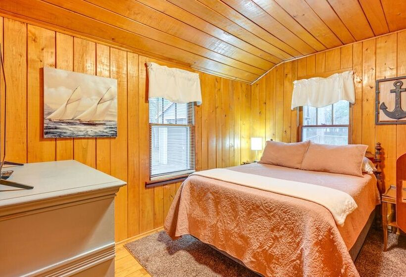 East Tawas Cabin W/ Deck, Backyard & Fire Pit!