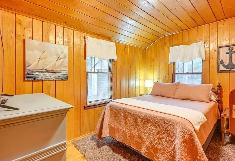 East Tawas Cabin W/ Deck, Backyard & Fire Pit!