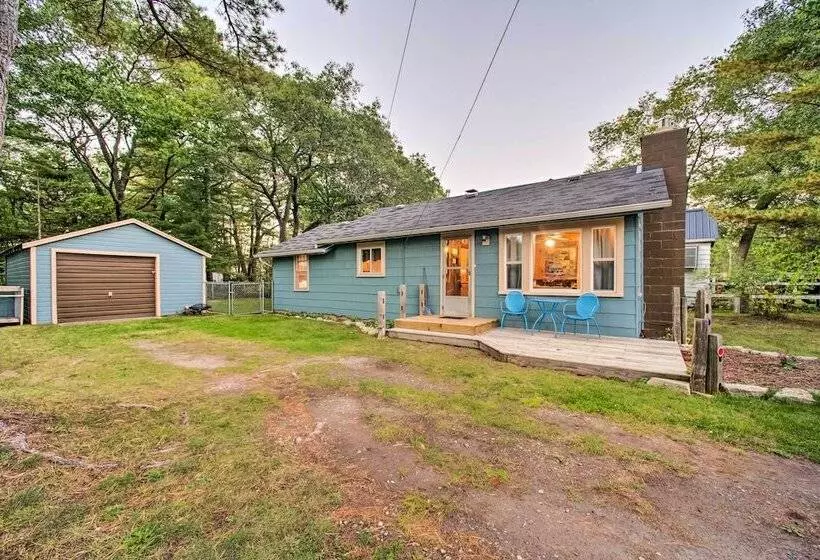 East Tawas Cabin W/ Deck, Backyard & Fire Pit!