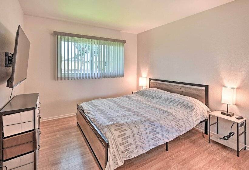 Family Friendly Oceanside Home: 5 Mi To Beach