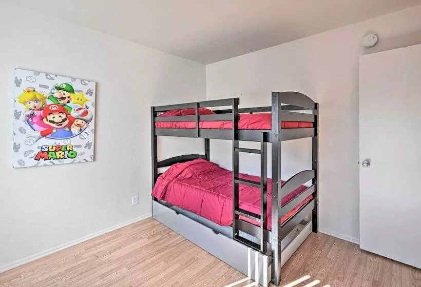 Family Friendly Oceanside Home: 5 Mi To Beach