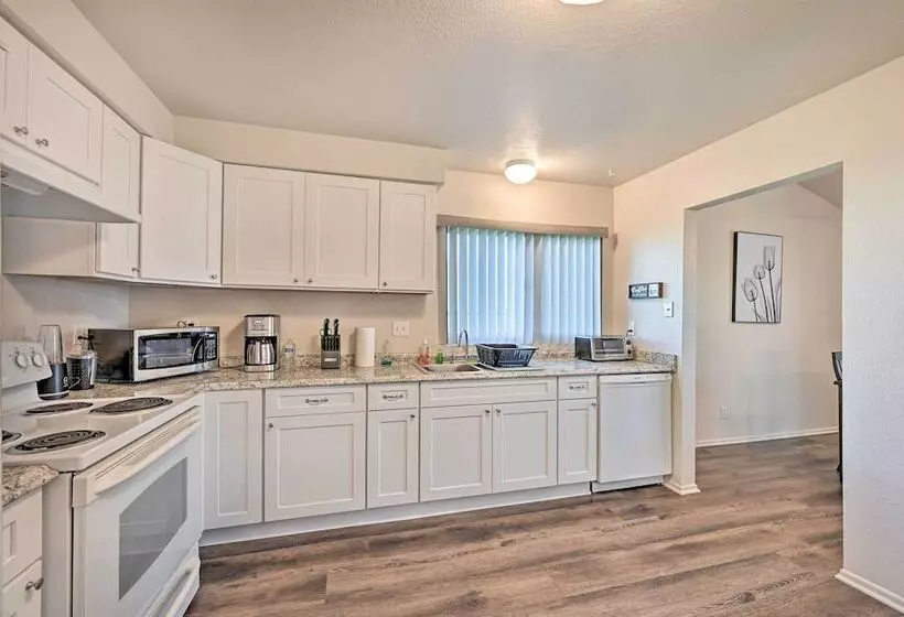 Family Friendly Oceanside Home: 5 Mi To Beach