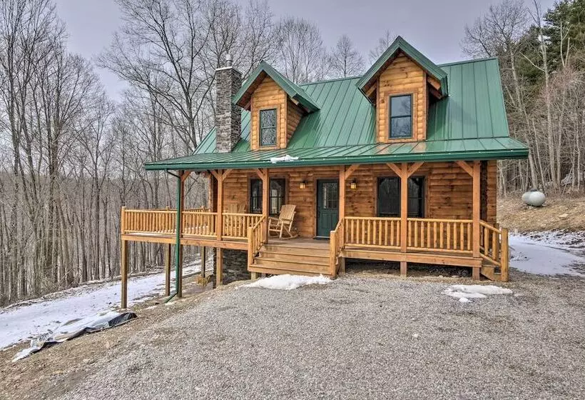 Family Friendly Warsaw Cabin W/ Deck & Fireplace!