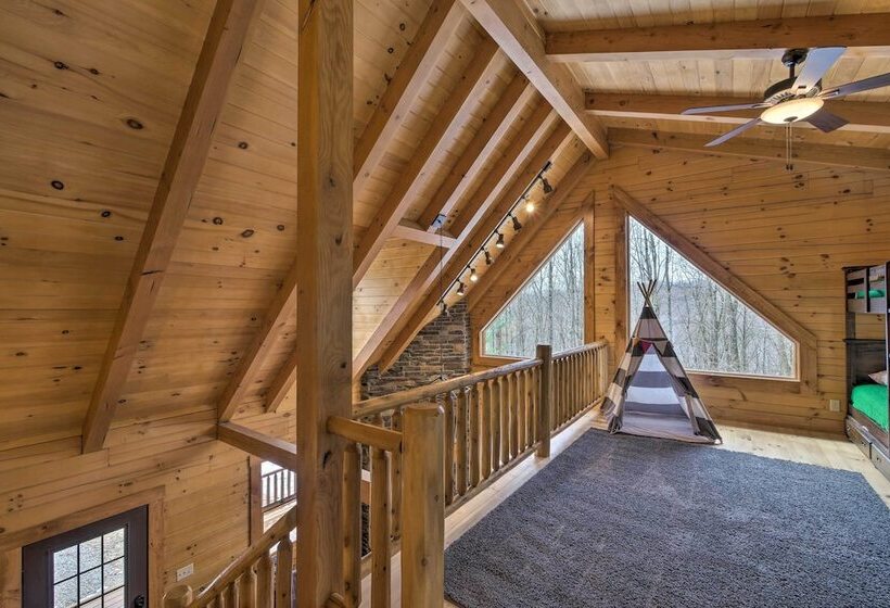 Family Friendly Warsaw Cabin W/ Deck & Fireplace!