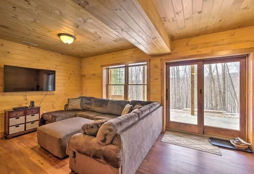 Family Friendly Warsaw Cabin W/ Deck & Fireplace!
