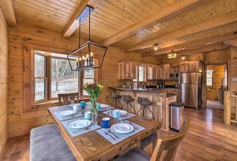 Family Friendly Warsaw Cabin W/ Deck & Fireplace!