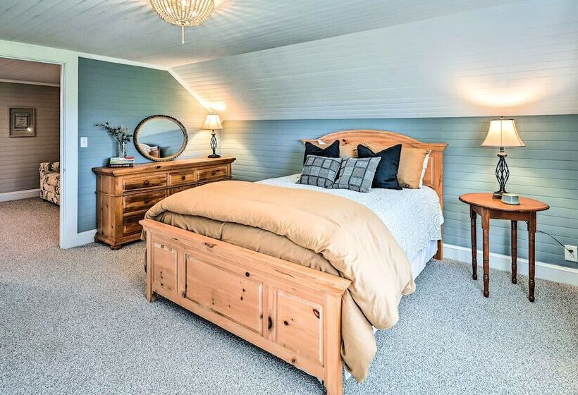 Farmhouse Cottage On 10 Acres: Trails On Site