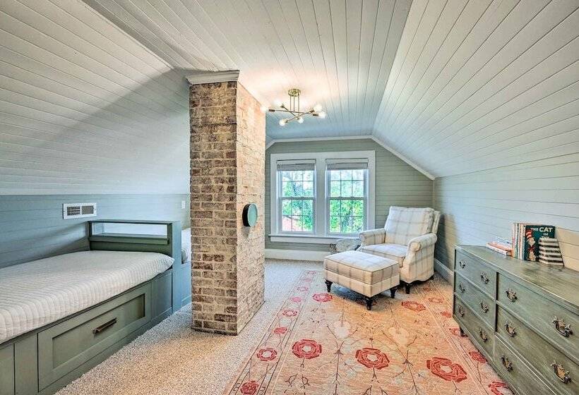 Farmhouse Cottage On 10 Acres: Trails On Site