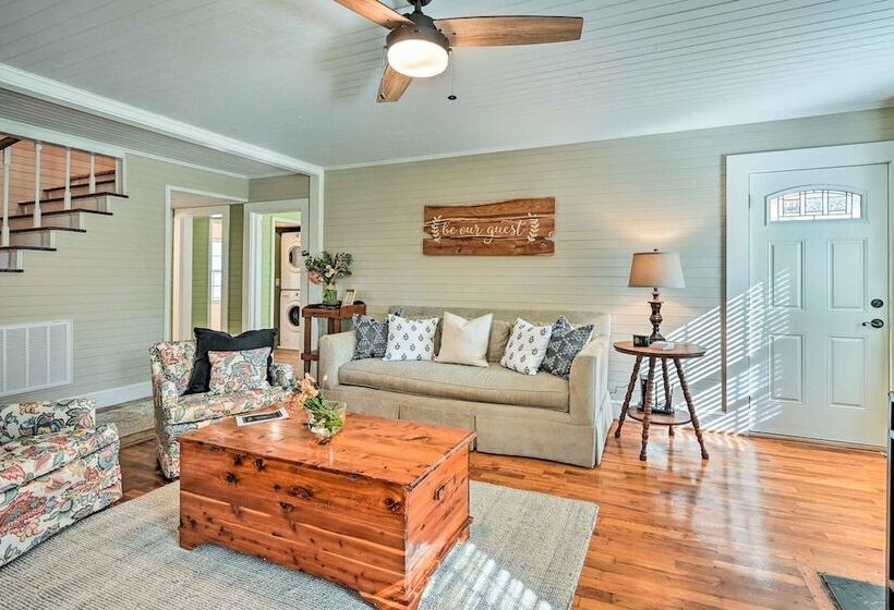 Farmhouse Cottage On 10 Acres: Trails On Site