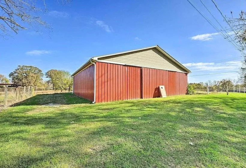 Farmhouse Cottage On 10 Acres: Trails On Site